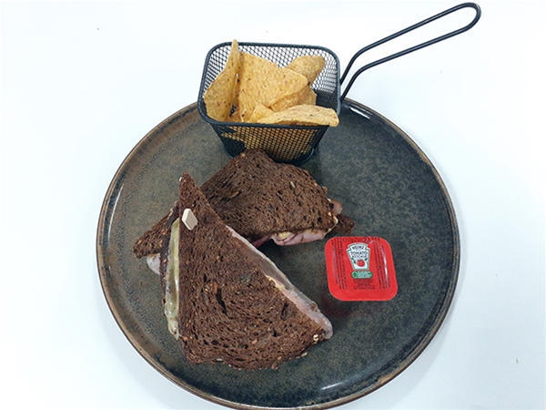 Tosti ham en kaas bruinbrood