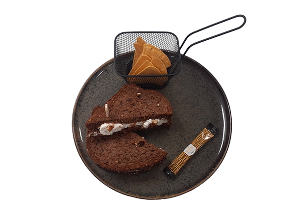 Tosti geitenkaas bruinbrood